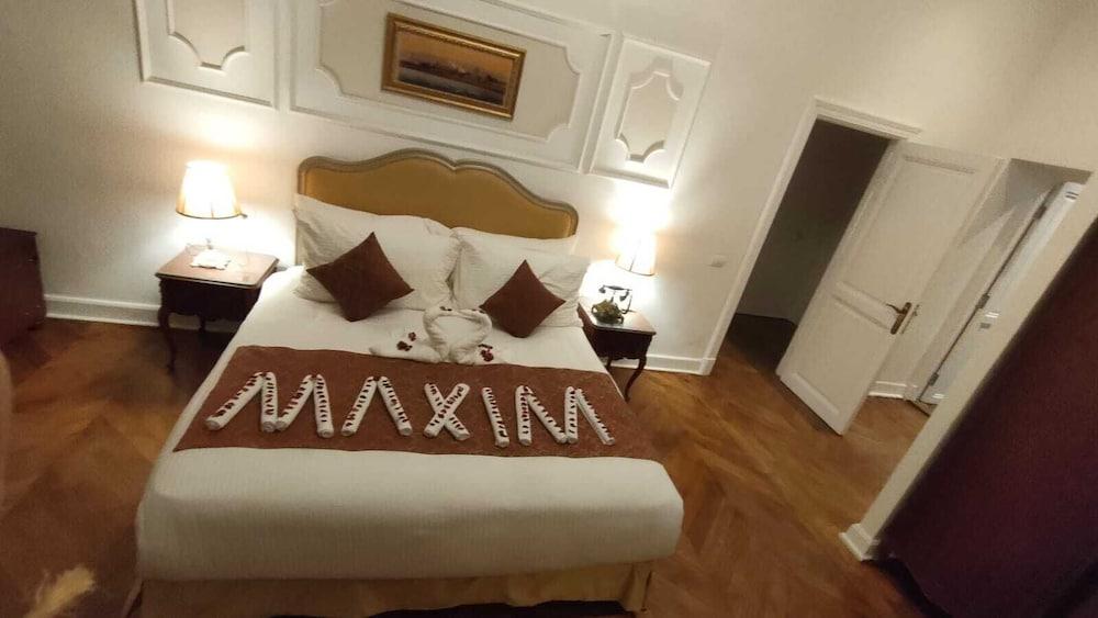 Maison Maxim De Lesseps