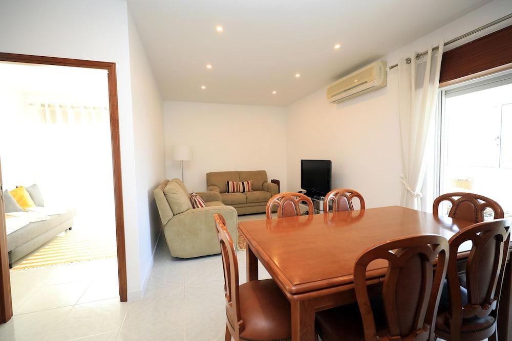 C23 - Parkway Entrance Apartment in Lagos