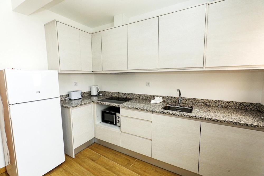 B87 - Windmill 2 Bed Apartment in Odiaxere