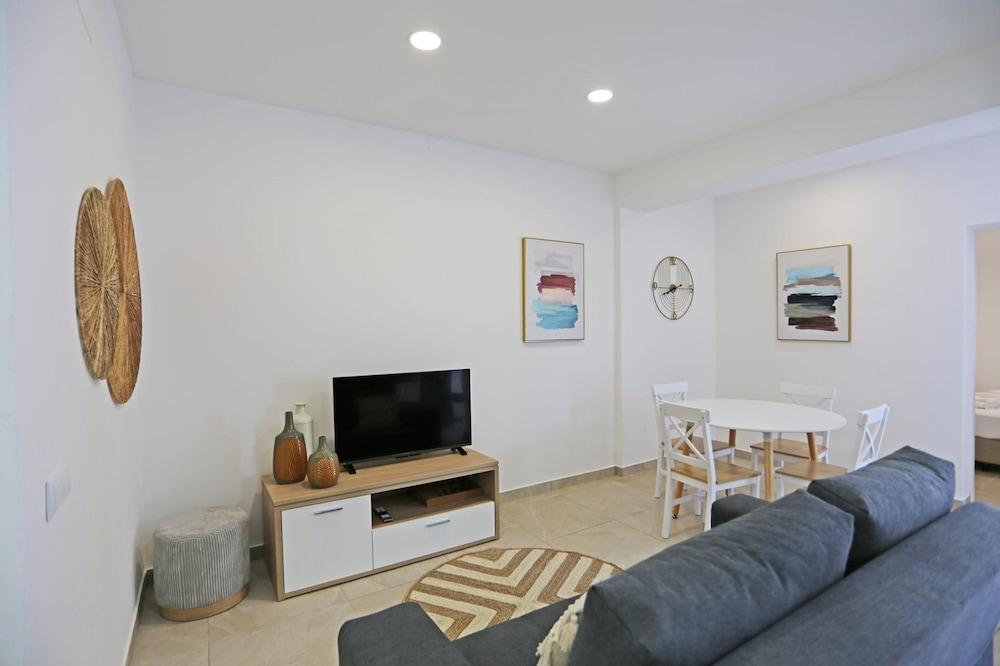 B88 - Mendon a Street Apartment