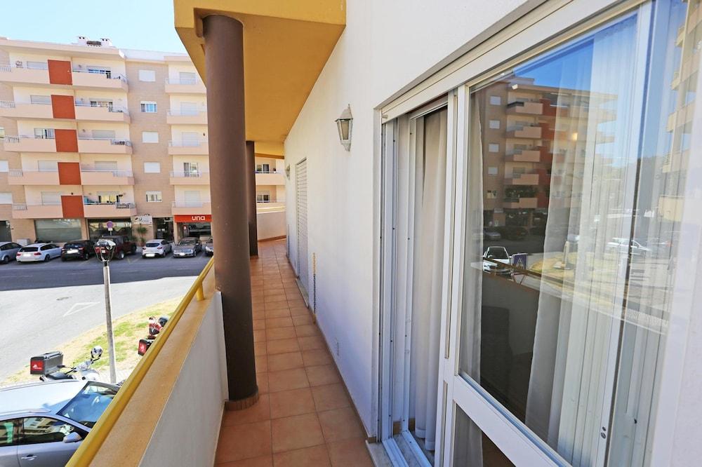 EE 01 - Bedroom 1 in Rossio Entrance Guesthouse