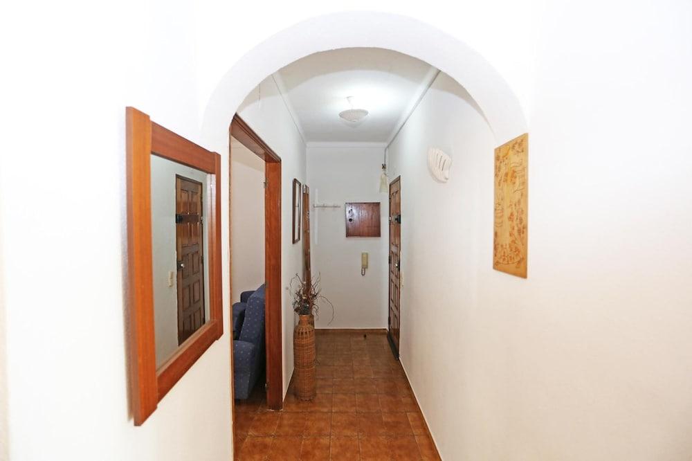 B82 - Albinos Flat in Lagos