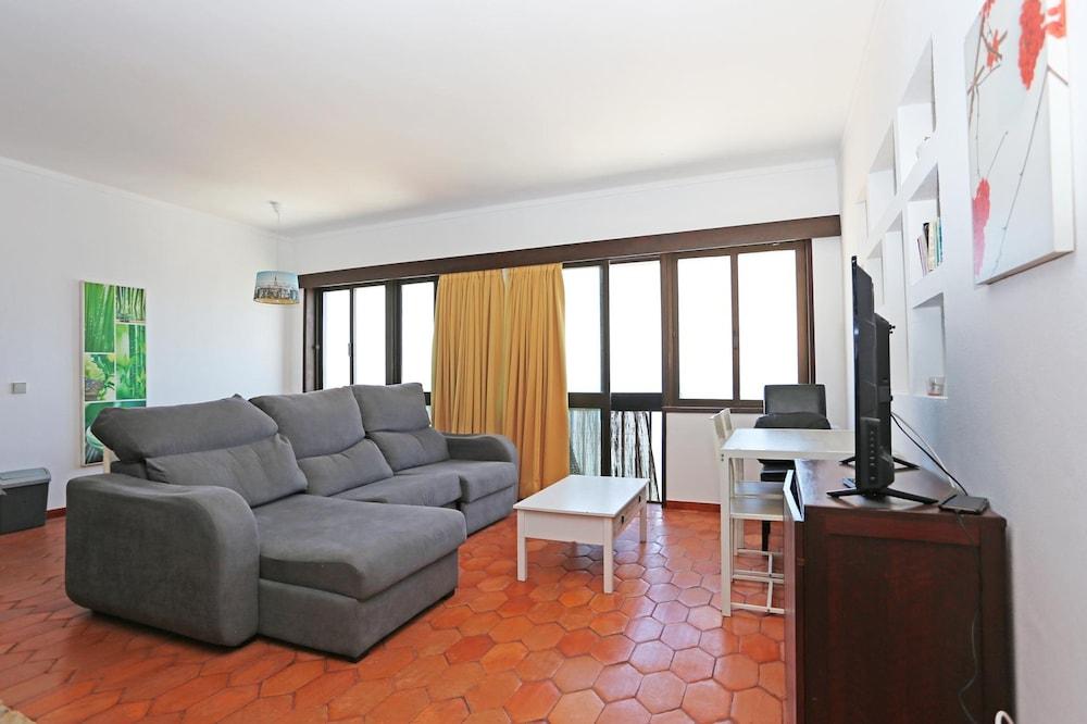 V 02 - Apartment 2 in Seacliff Albufeira