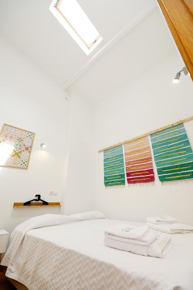 Z 02 - Bedroom 2 in Gil Vicente Guest Rooms