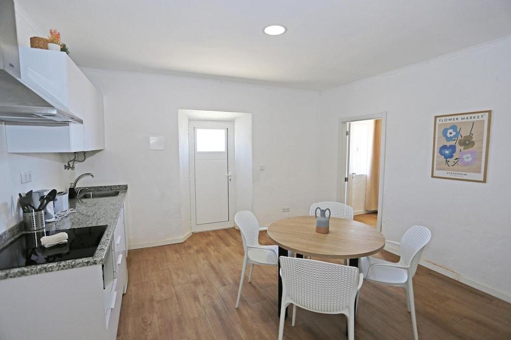 X 01 - 2 Bed Apartment in Quinta da Ponte