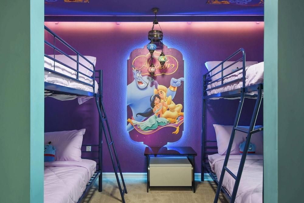 Luxurious Windsor Cay Retreat With Theater & Pool