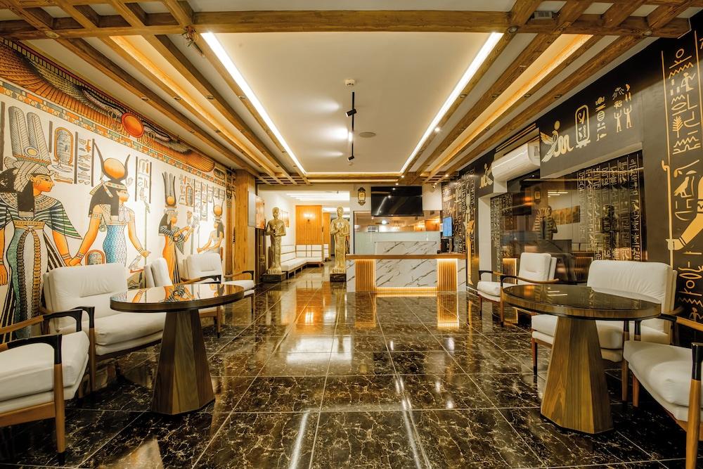 Superior Pyramids INN