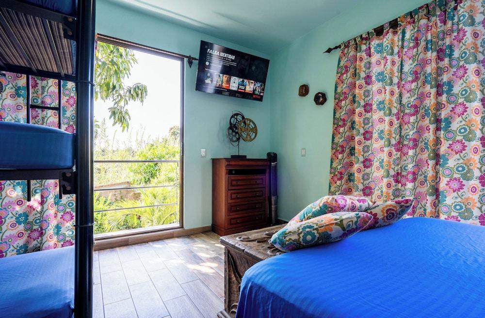 Cozy House with Pool and 3 Bedrooms