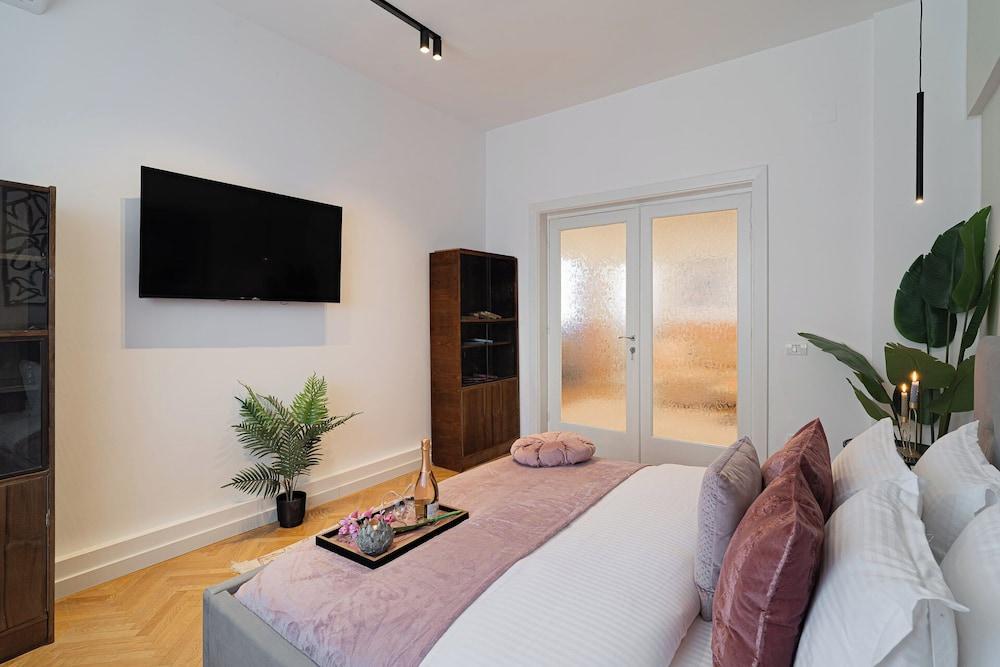 Contemporary 3-Bedroom Lofts - Modern Touches Meet Classic Elegance by Calea Victoriei