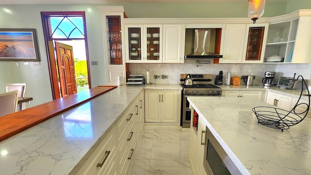 Yellow Sands Luxury Villas Unit 1