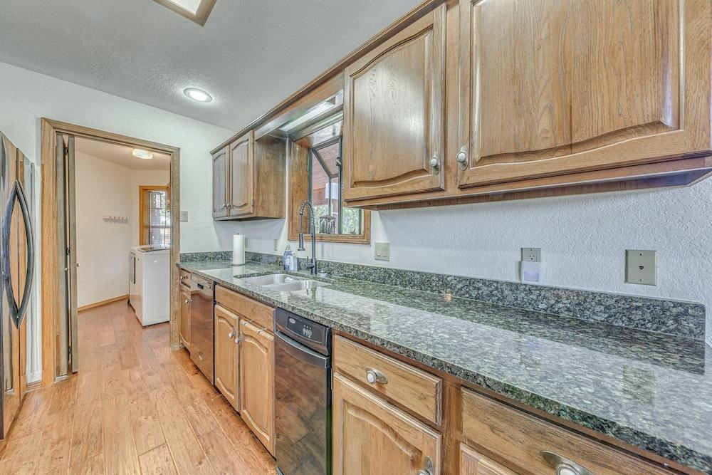 Mtn-view Home By Hiking, Skiing & Ruidoso Casinos!