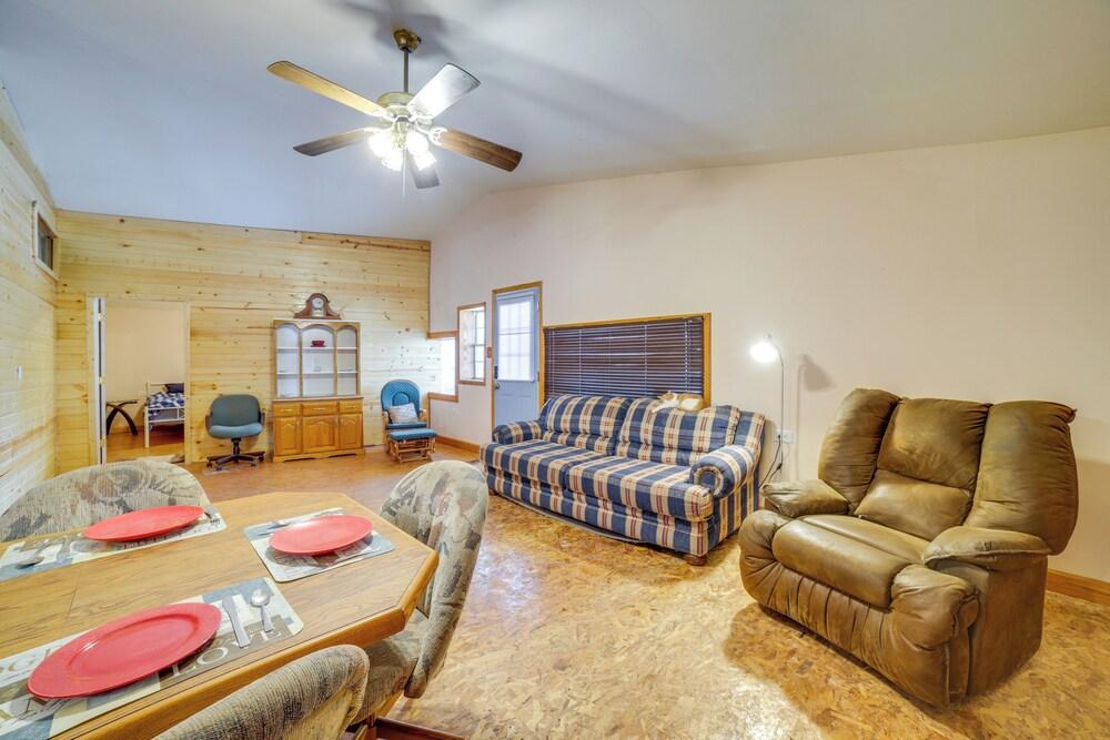 Rustic Apartment w/ Sunset Views in Elkhart!