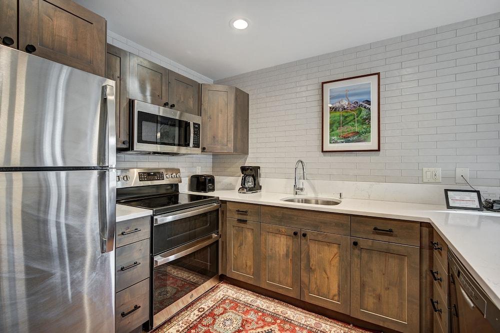 Beautifully Updated Mountain Chic Condo 1 Bedroom Condo