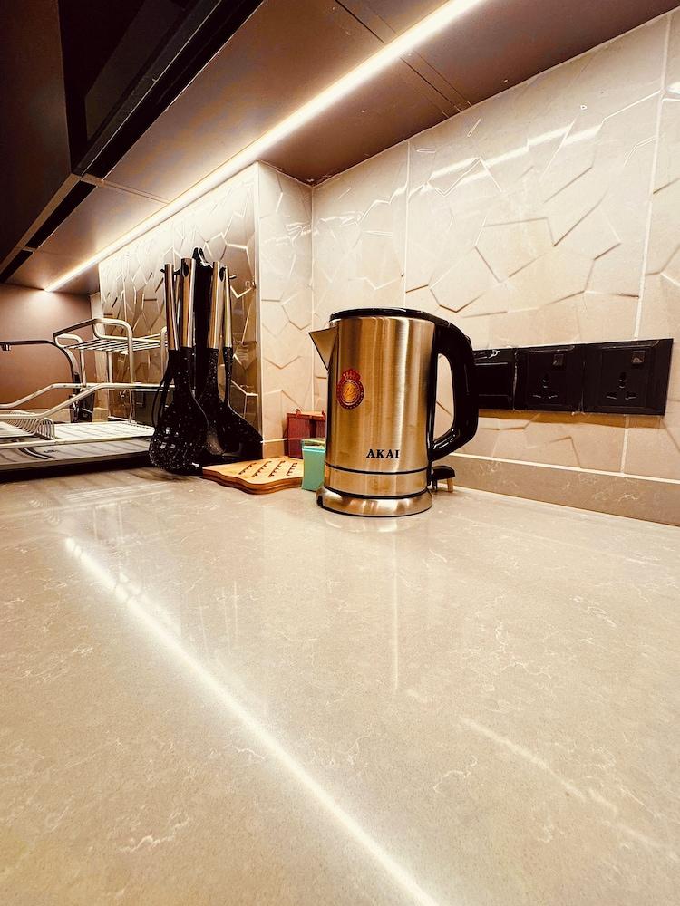 Elite Luxury Suites at Diamond in City