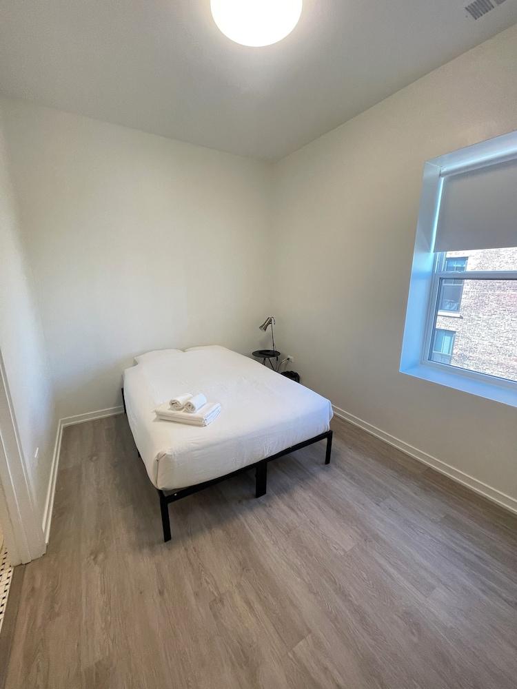 Cozy and Modern Stay in the Heart of C