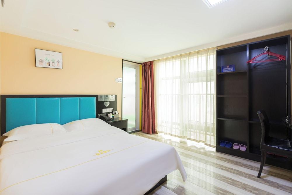 Dequan Hotel High-speed RailStation Stor