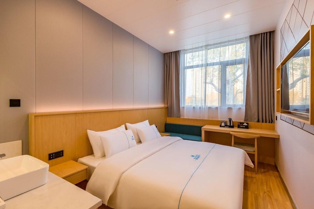 DequanHotelShuangqiaoSubwayStationBranch