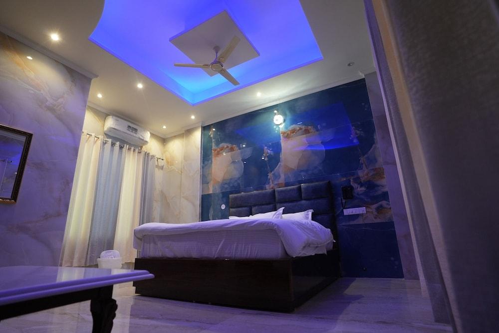 Hotel Paradise - Chandigarh