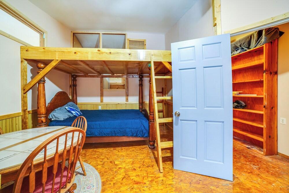 Sunrise & Sunset Views: Rural Elkhart Studio!