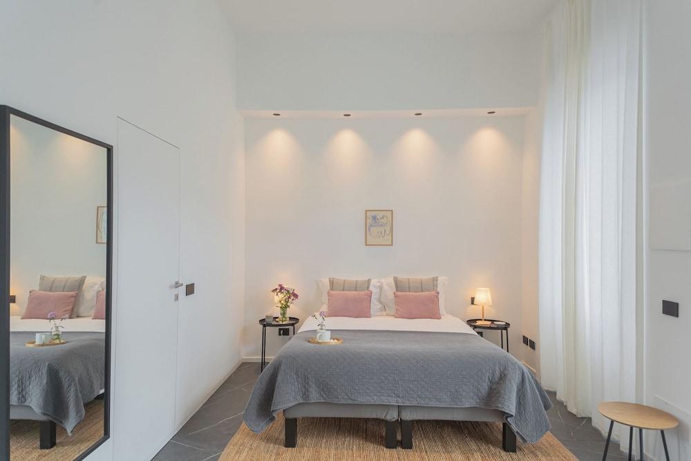 Piccola Como Lotus by Rent all Como