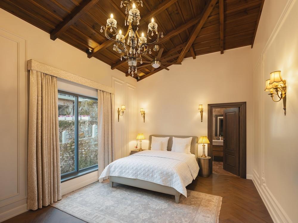 Amaraya by Larisa Nainital