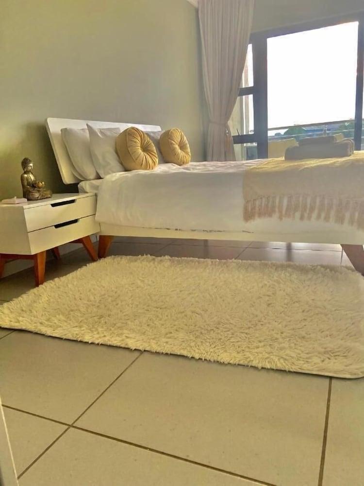 Lake Villa Hartebees