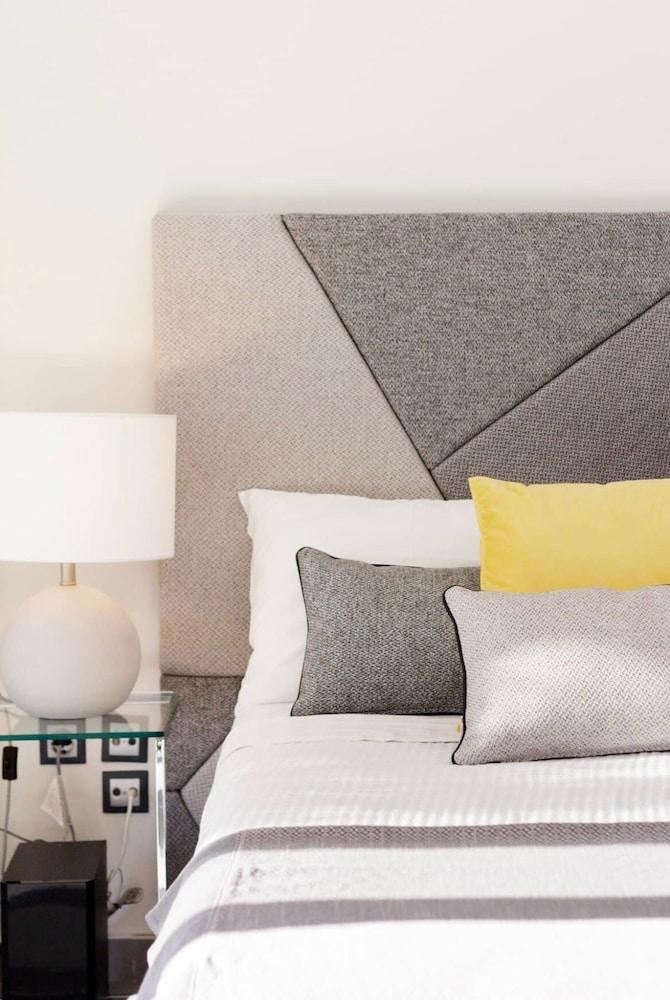 Stylish Boutique Loft With Private Balcony