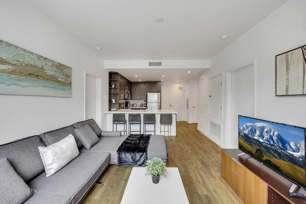 Stylish 2BR Family Apartment by Dtla