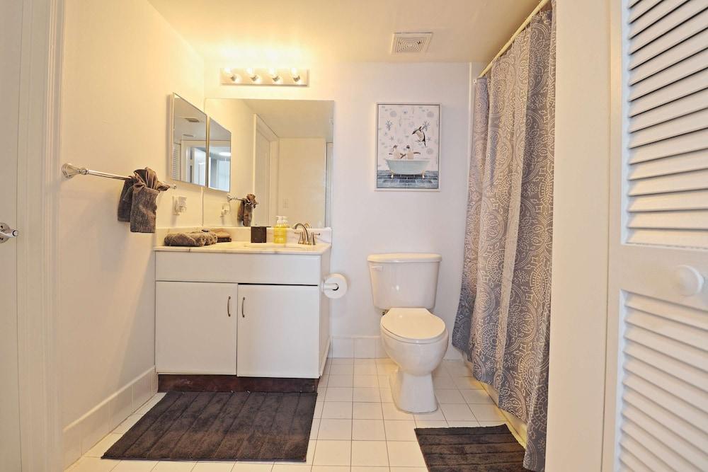 Modern 1BR At Brickell Bay Club by Oneluxstay