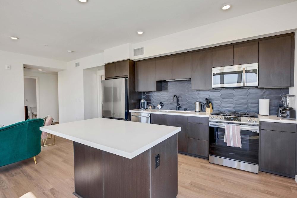 Luxury 2BR Hollywood Pool View by Oneluxstay