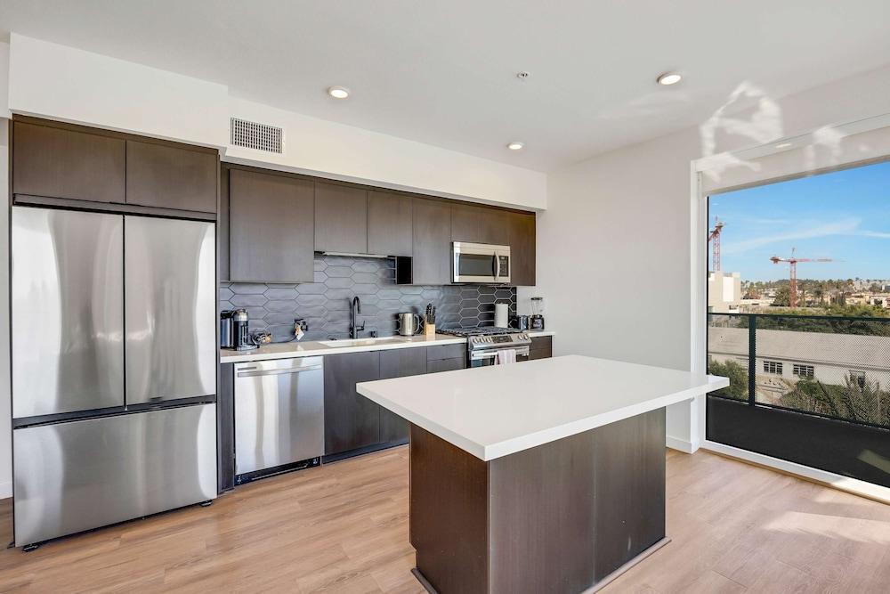 Luxury 2BR Hollywood Pool View by Oneluxstay