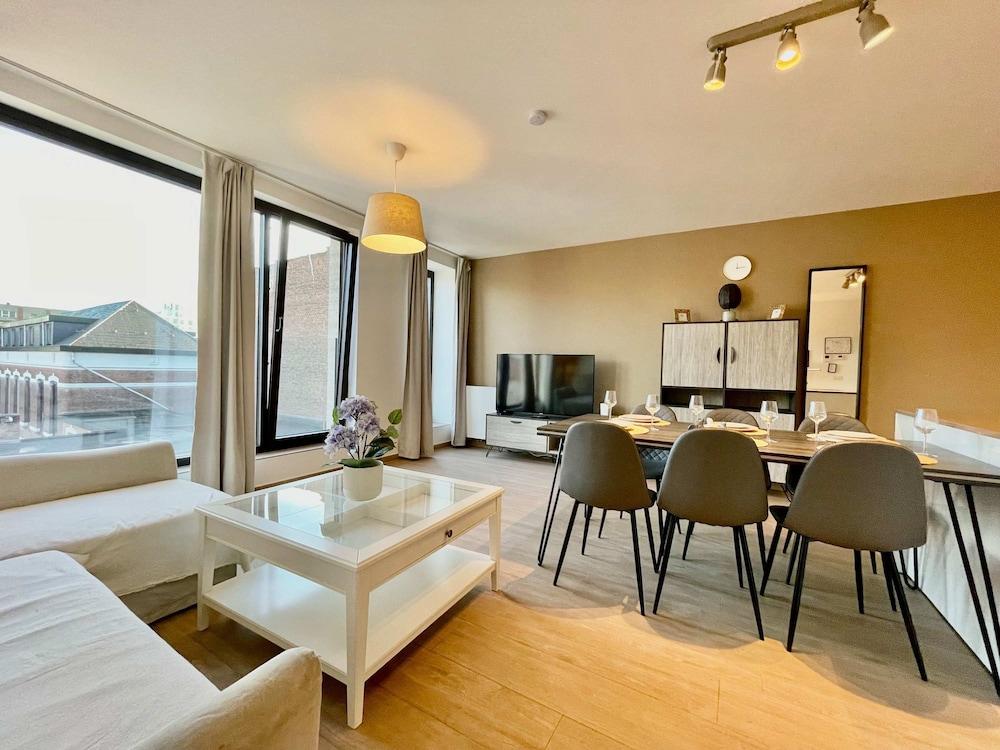 Modern 2BR 1.5 BA Near Diamond District by Oneluxstay