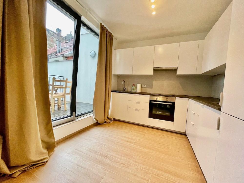 Luxury 2BR 1BA Near Fashion District by Oneluxstay