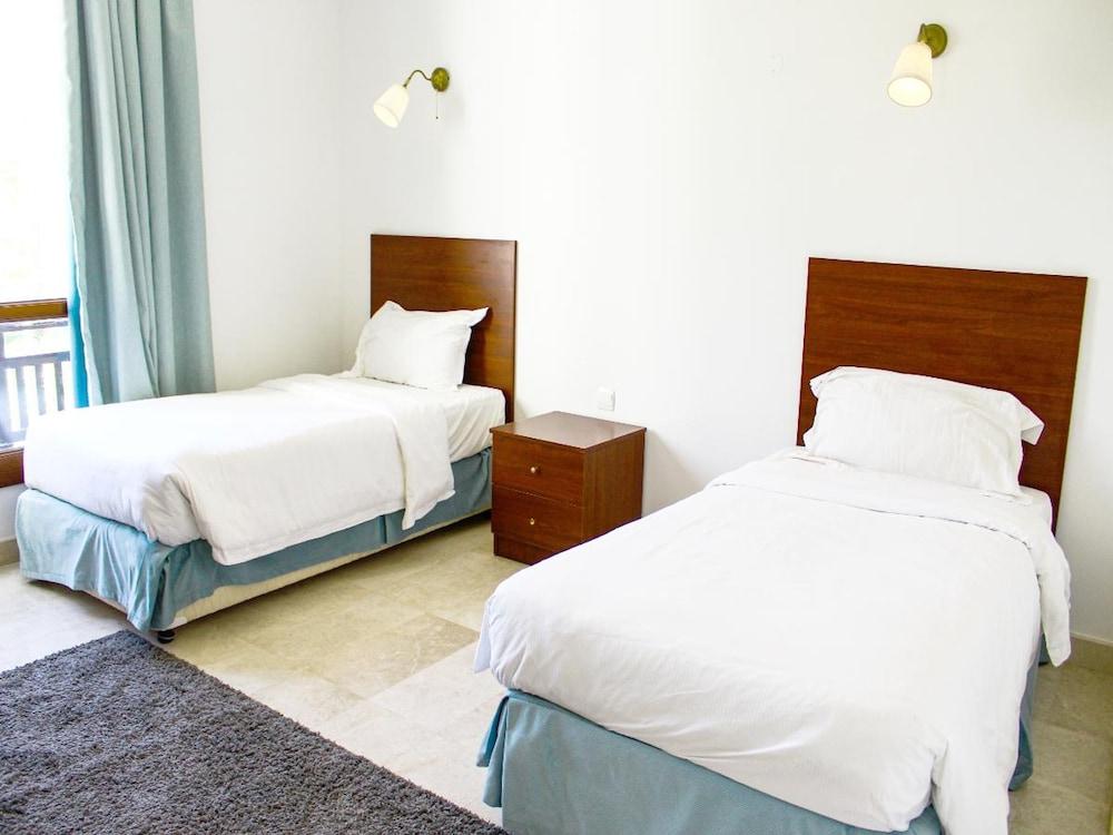 Stylish 2-bedroom Marina Escape