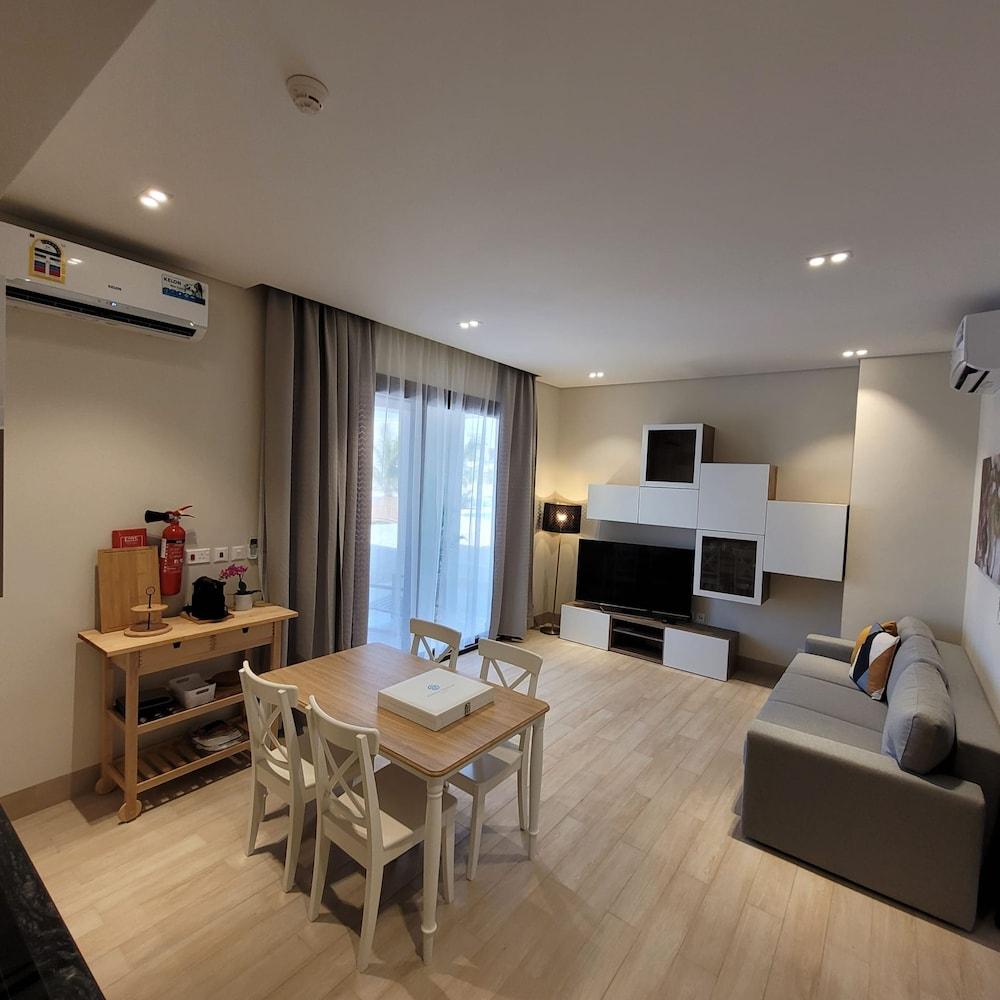 Chic 1-bedroom With Pool View