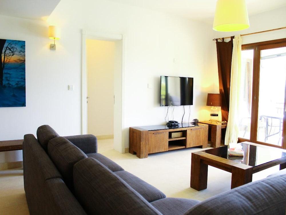 Elegant Marina View Escape