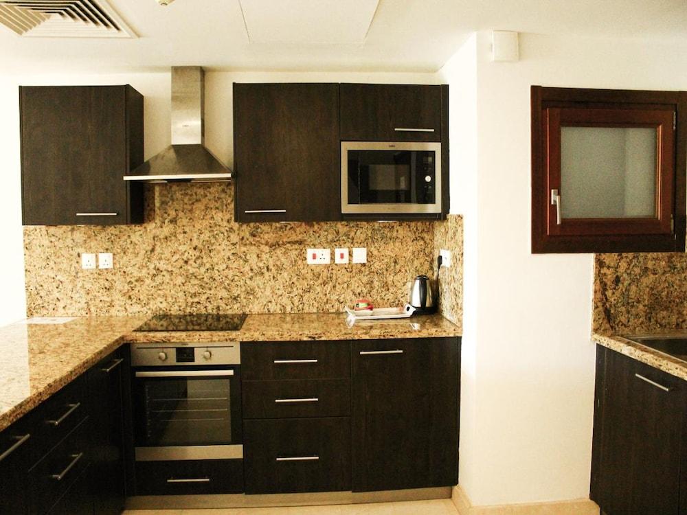 Relaxing 2-bedroom Marina Escape