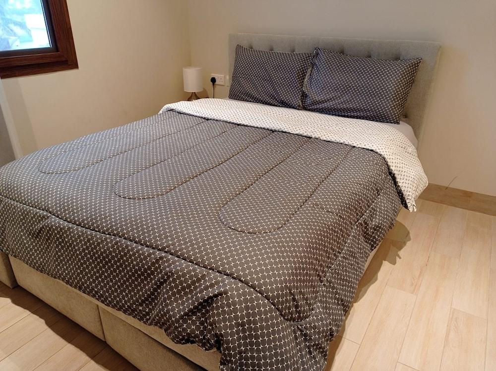 Bright Studio With Pool View Balcony