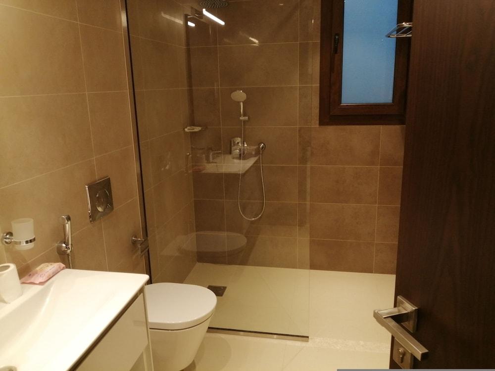 Bright Studio With Pool View Balcony