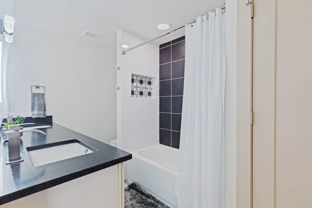 Indy Stadium Villas 711 T