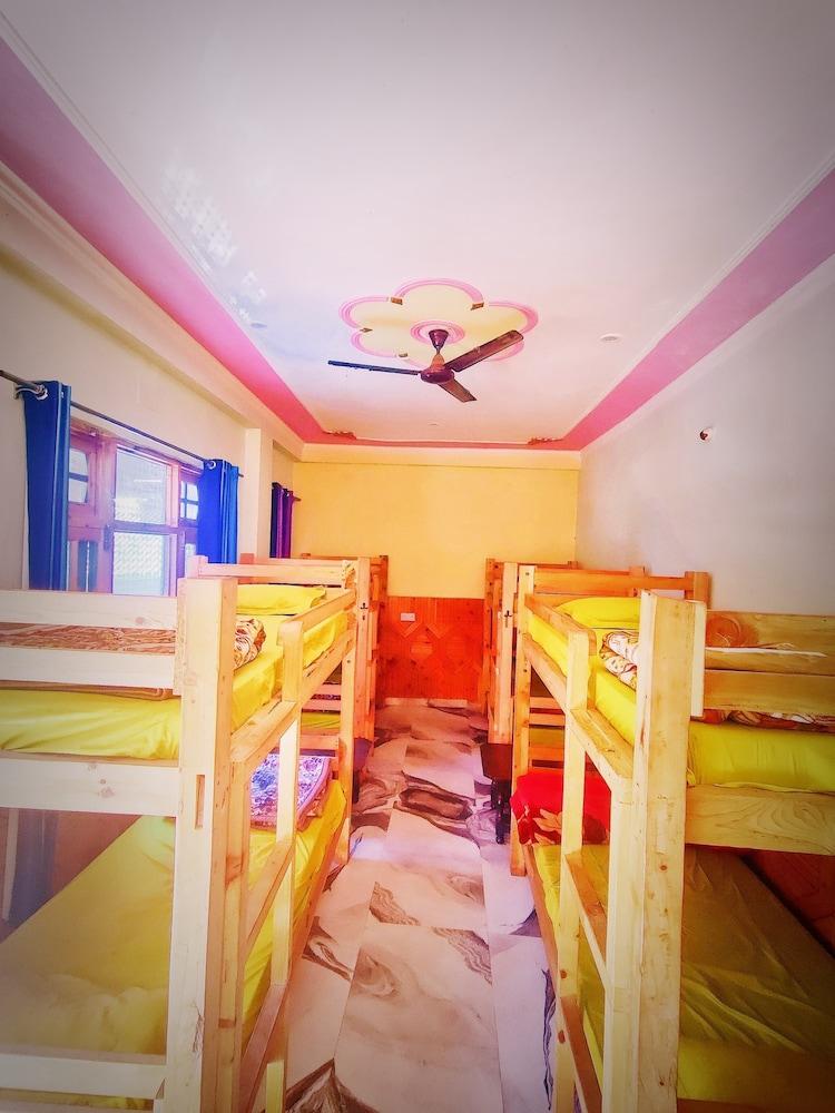 Chalo Challal Hotel & Cafe