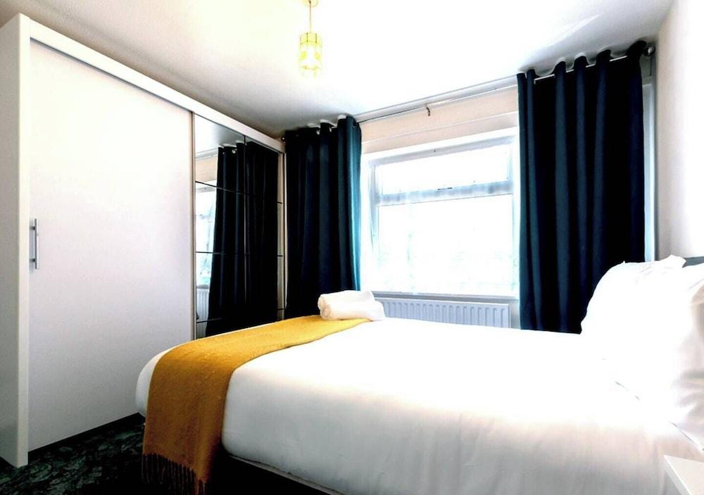 Reading - 3-bed House - Sleeps 6 - Garden - Wifi