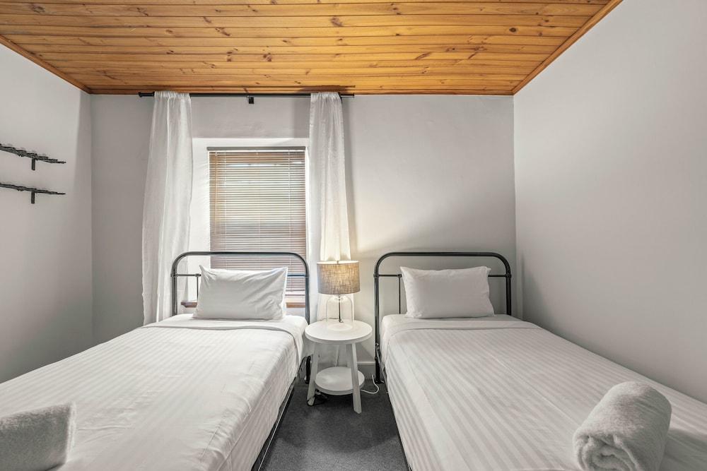 Stylish 3 Bedroom Townhouse - Hobart CBD