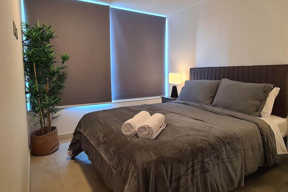 Mackenna Spot by Andes+