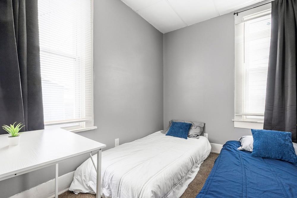 Charming 2 Bedroom with in Home Gym