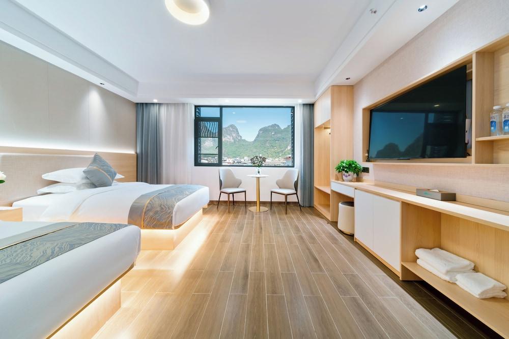 Yangshuo Mountain and City Resort