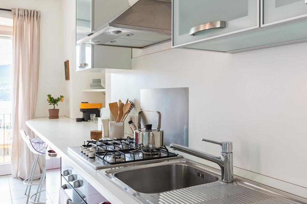 Lake View Terrace Apartment by Rent all Como