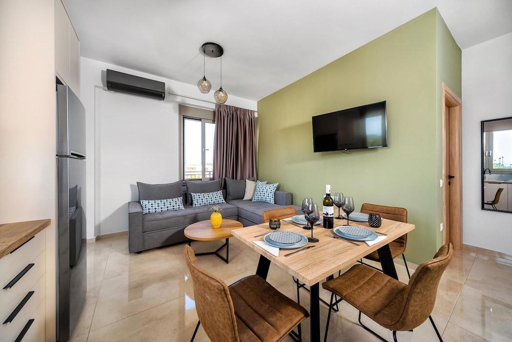 Seaside Apartments in Agkisaras