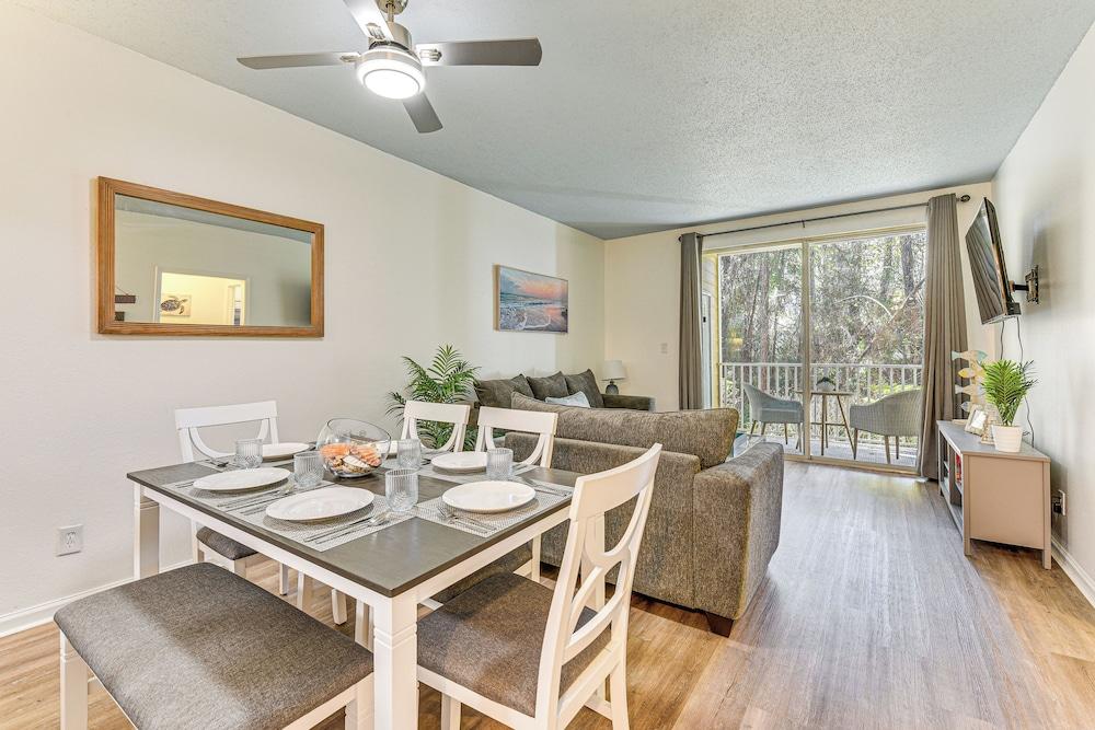 Community Outdoor Pool: Miramar Beach Condo!