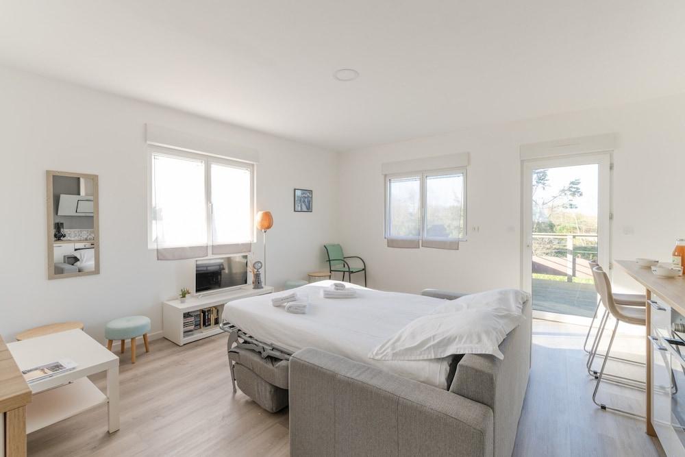 Apartment in Ploudalmezeau Near Treompan Beach